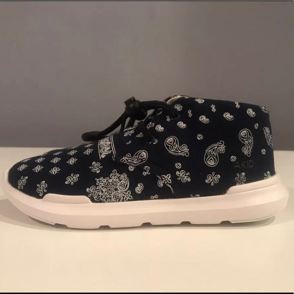 AKID REMINGTON BANDANA PRINT INDIGO BLUE SIZE 12C - Picture 1 of 6